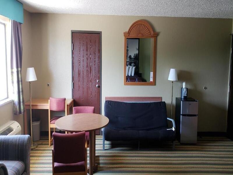 Super 8 By Wyndham Champaign Motel Exterior photo